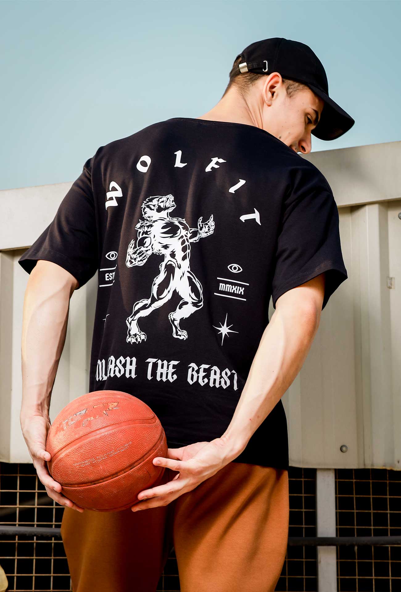 106 Wolf Man Oversize Tshirt - Black