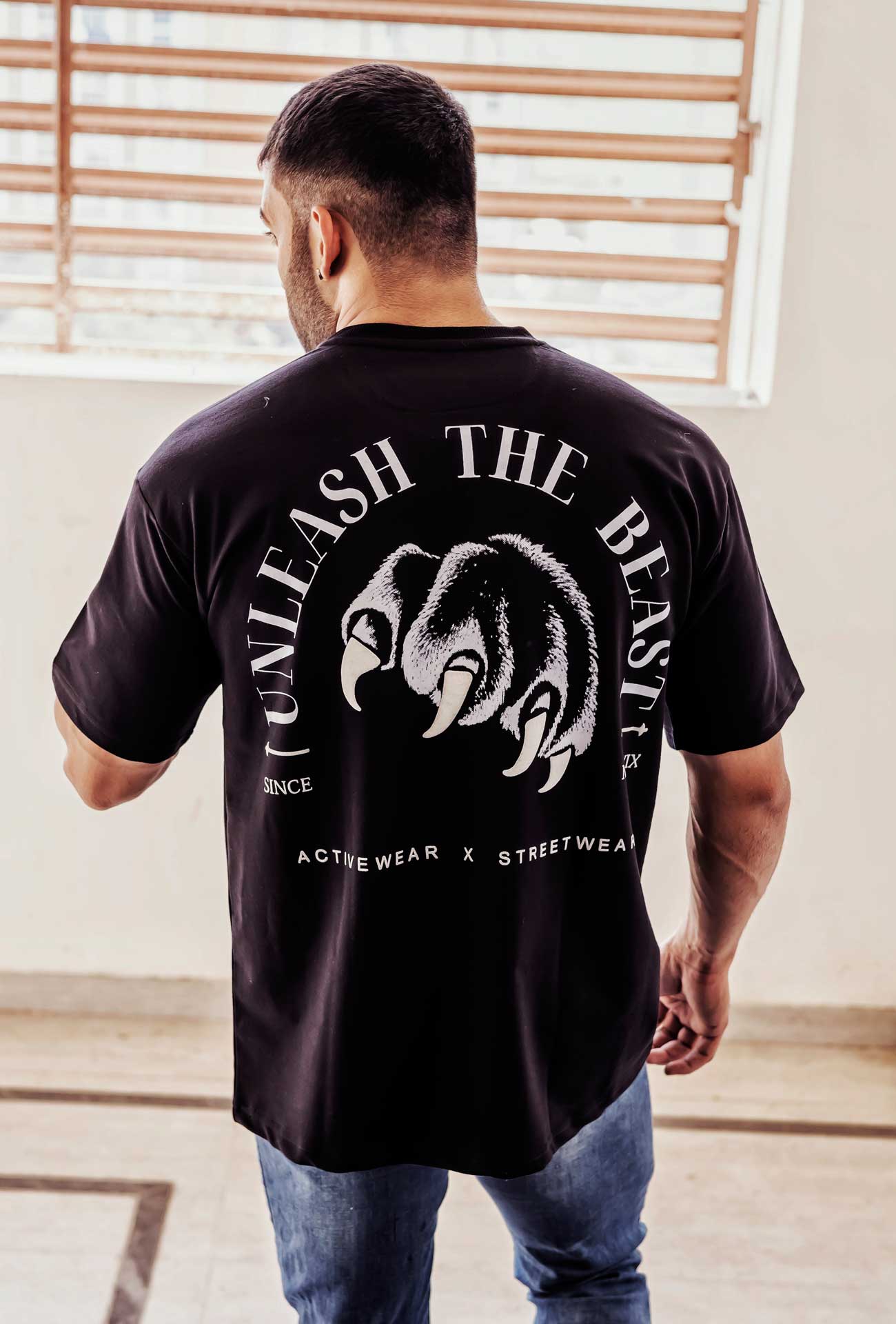 102 Wolf Claw Oversize Tshirt - Black