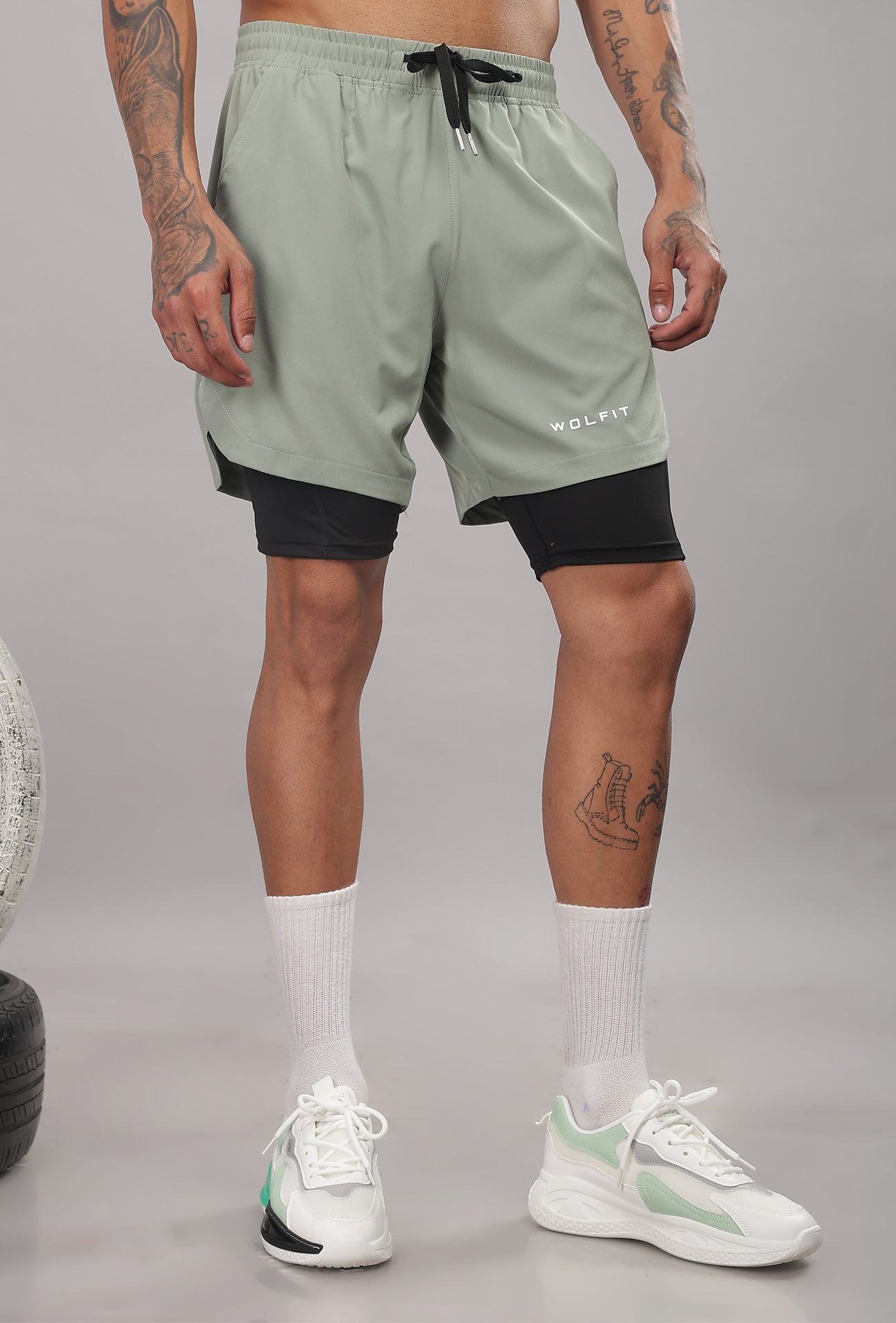 Limitless 2 in 1 6" shorts - Sage Green