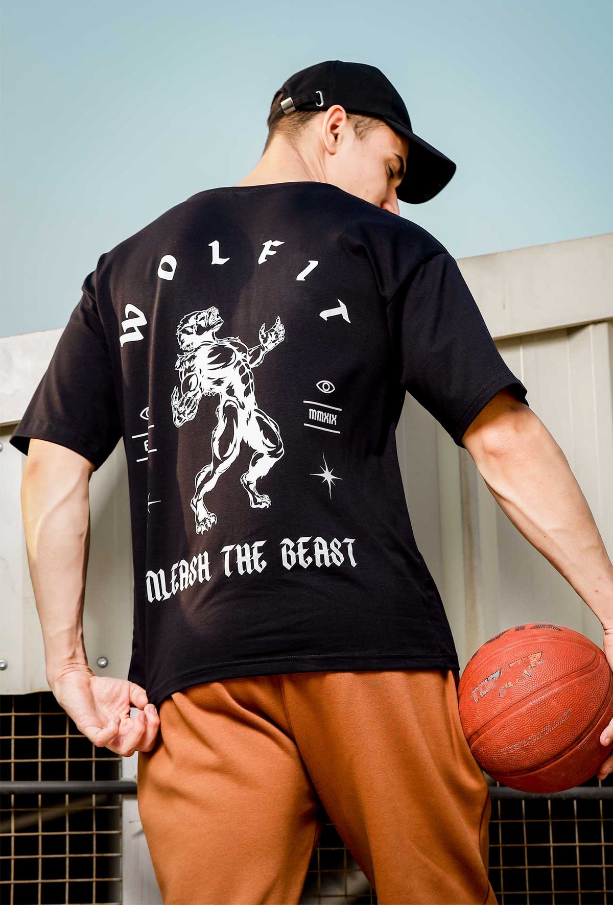 106 Wolf Man Oversize Tshirt - Black