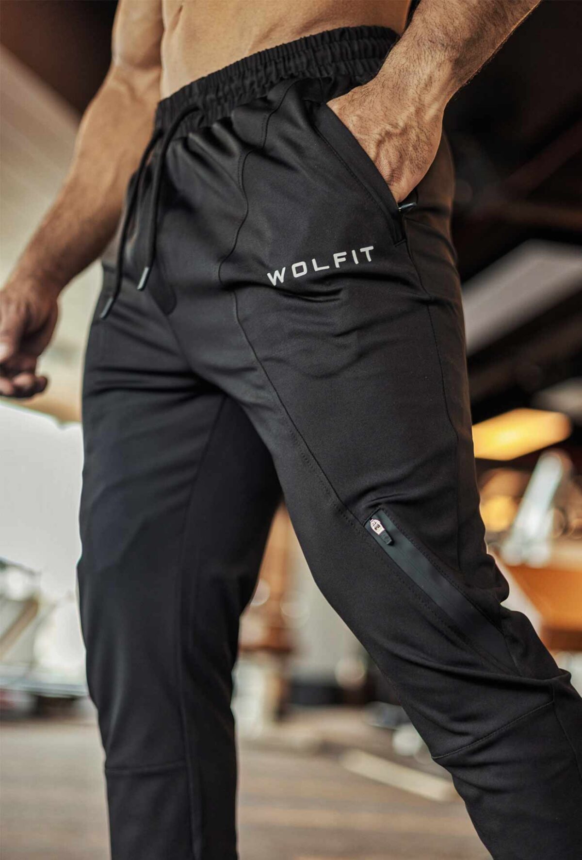 black-arrival-tapered-jogger-wolfit